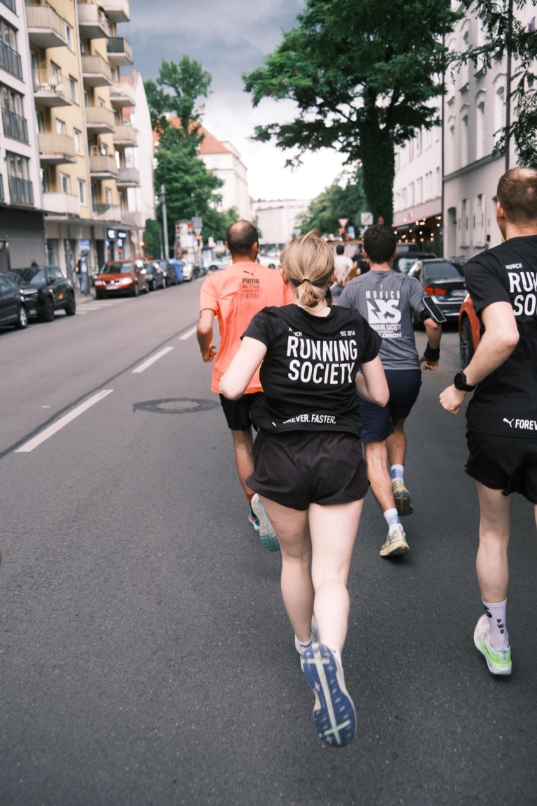 Liz — Crew | runningsociety