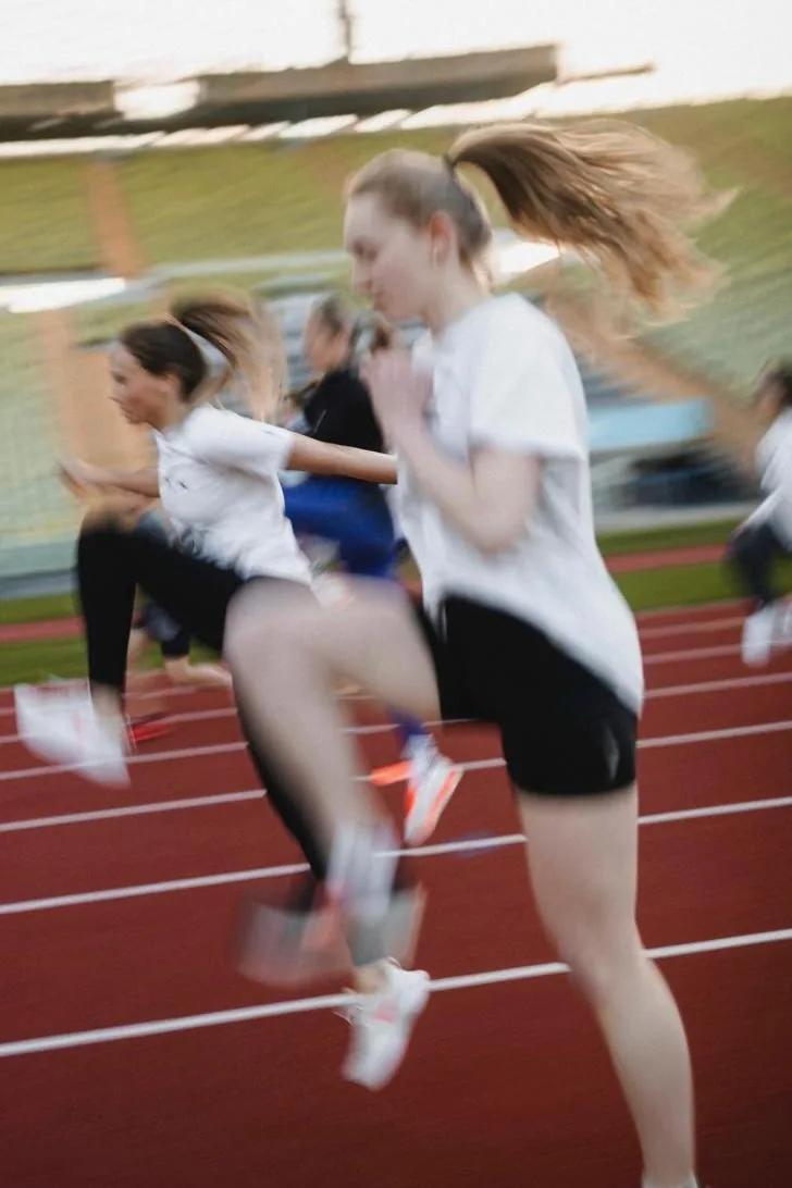 Liz von der runningsociety Crew München beim Laufen