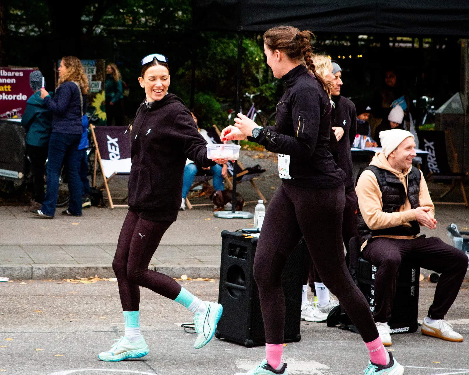 München Marathon 2025 — Crew nach dem Rennen